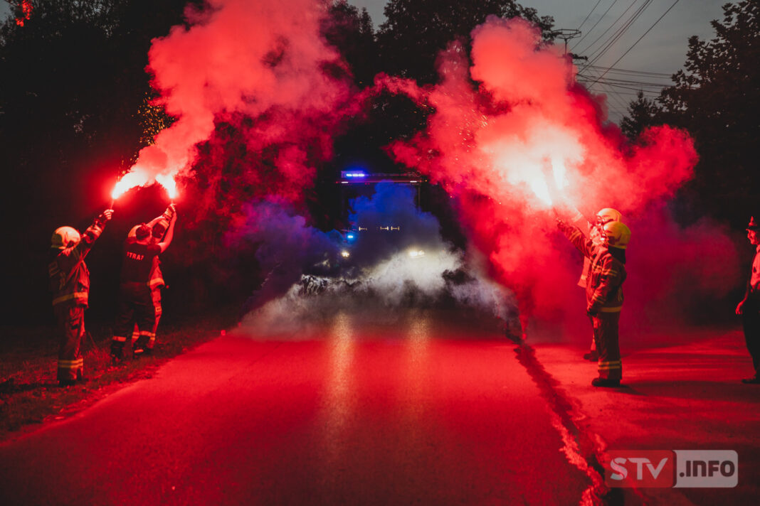 OSP Tursko Wielkie ma nowy wóz bojowy. Scania witana przez całą wioskę