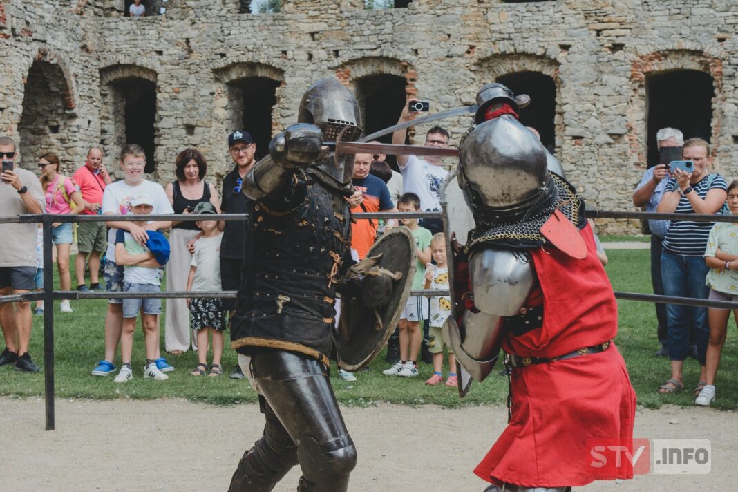 Z mieczem i tarczą czyli kolejna Gala Walk Rycerskich w Zamku Krzyżtopór. Przybyły tłumy zainteresowanych