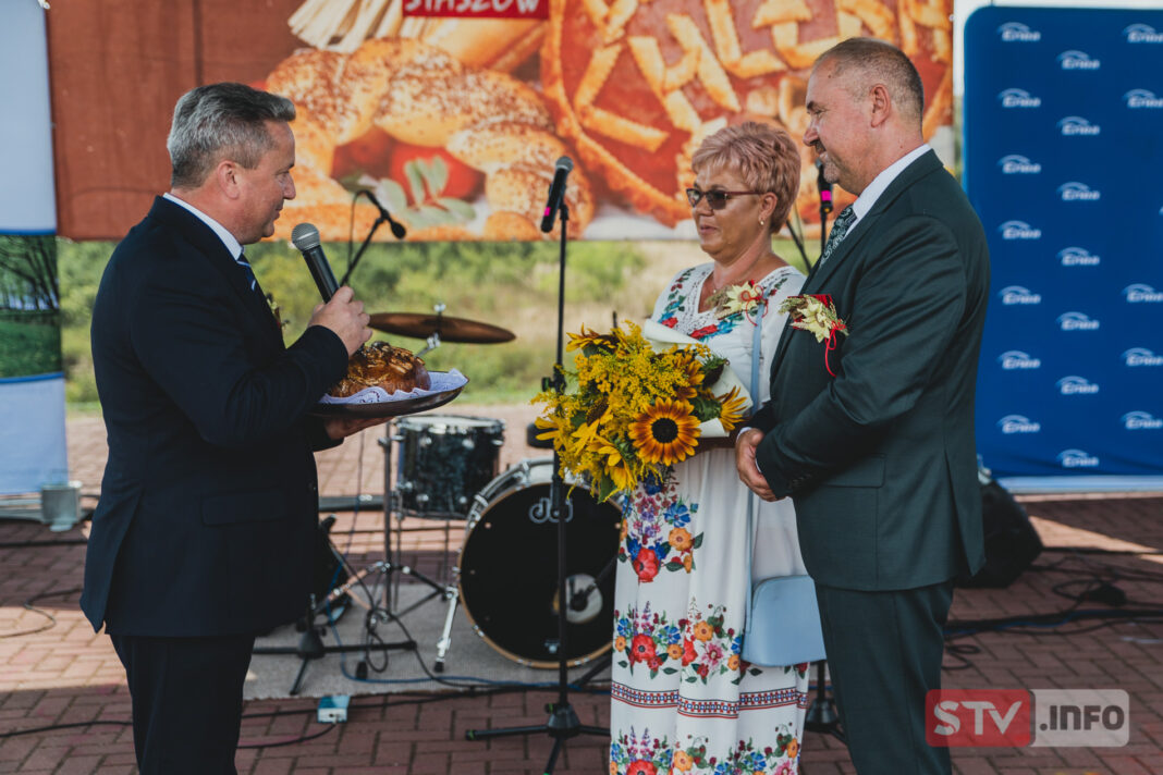Staszów podziękował rolnikom i piekarzom. Udane połącznie tradycji z występami
