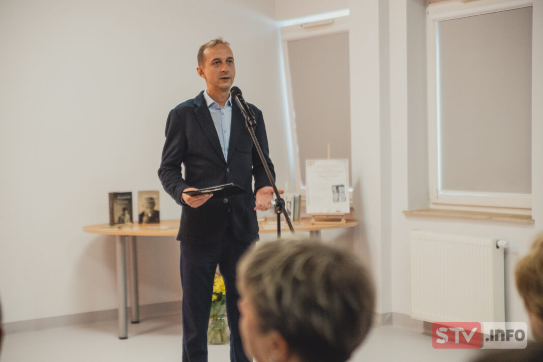 „Spotkania z poezją” w sandomierskiej bibliotece. Bohaterem Zbigniew Herbert.