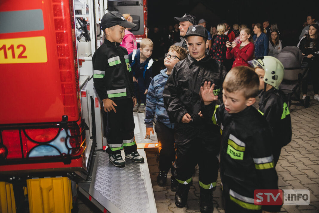 Wyjątkowe powitanie strażackiego wozu. To było prawdziwe święto w Ossali