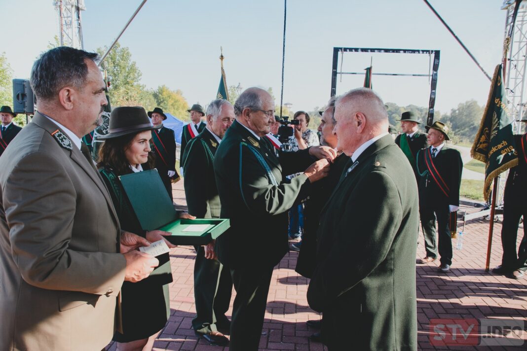 Myśliwi świętowali w Staszowie. Zbierano środki na „zieloną szkołę” dla powodzian