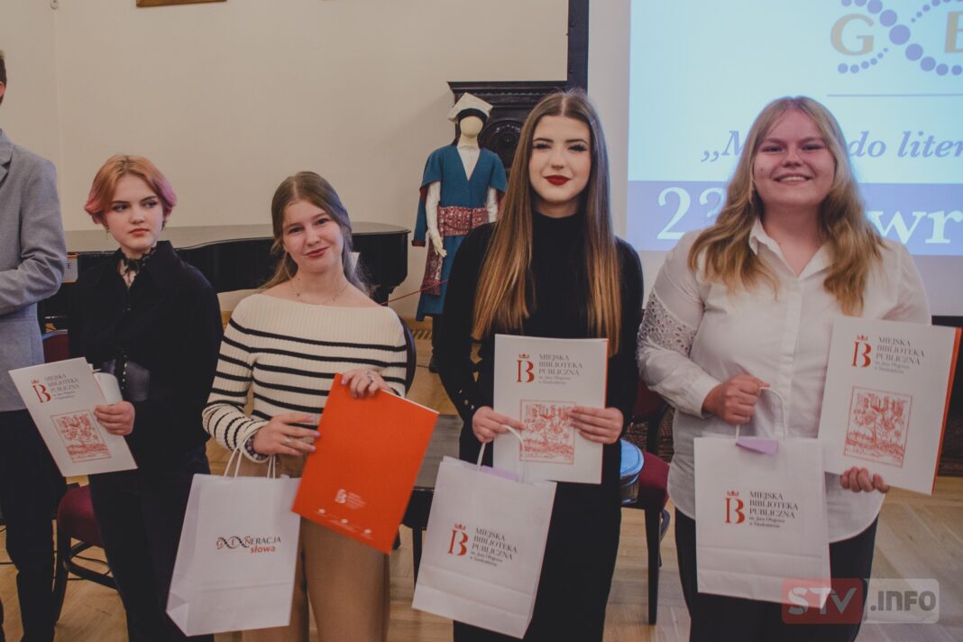Konkurs „Regi-ON, włącz się w literaturę!” rozstrzygnięty. Najlepsze prace napisały uczennice sandomierskich liceów
