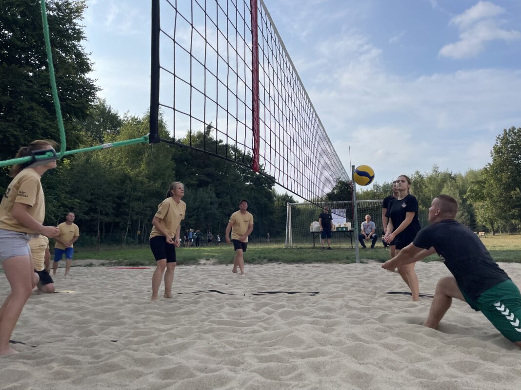 „Smerdyna kontra reszta świata”. Ostatni w sezonie turniej piłki plażowej