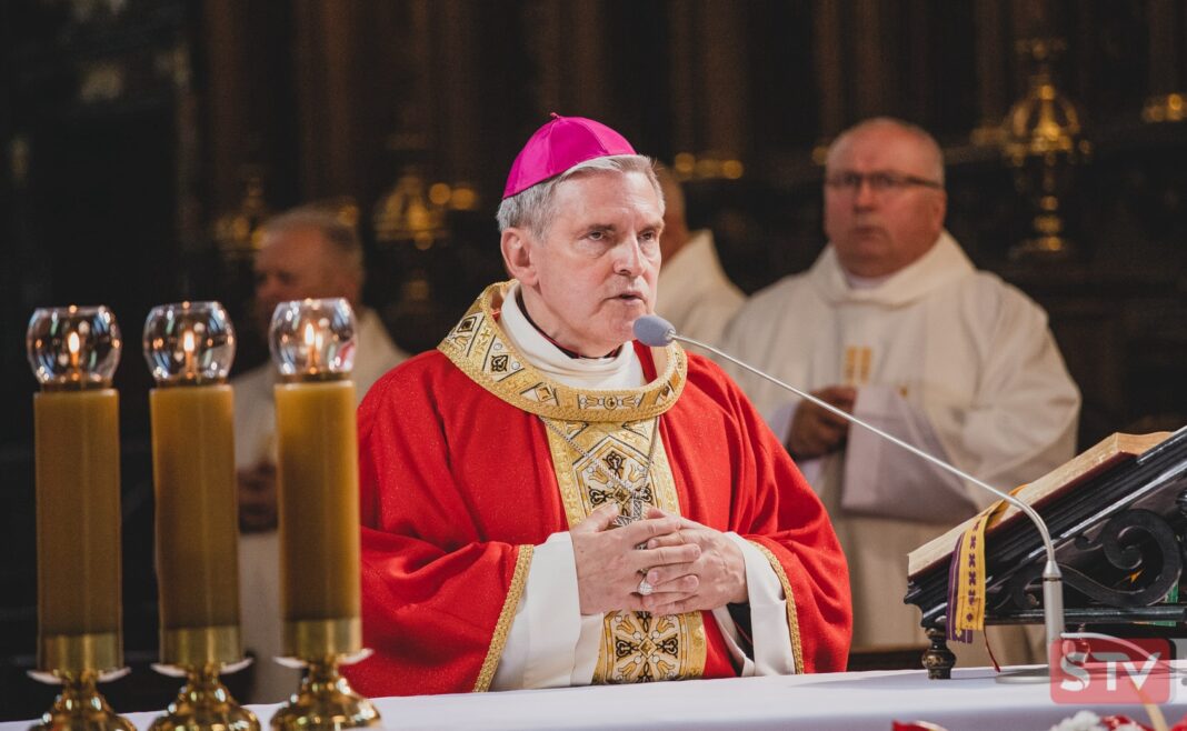 Biskup Sandomierski podziękował za pomoc powodzianom. To ponad 1 200 000 złotych!