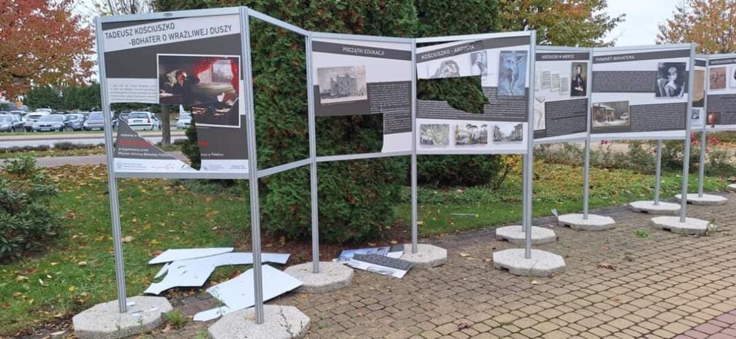 POŁANIEC. Czterech 14-latków odpowie przed sądem rodzinnym za zniszczenie plansz wystawowych