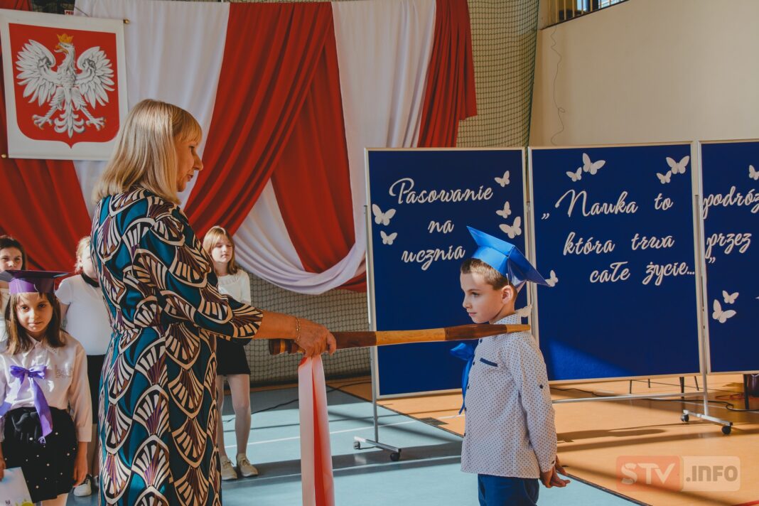 Pierwszaki z Publicznej Szkoły Podstawowej w Stodołach ślubowały. To była piękna akademia