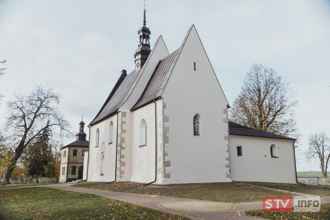 Kościół w Wojciechowicach błyszczy po remoncie. Odnowiona elewacja, dach, okna i drzwi