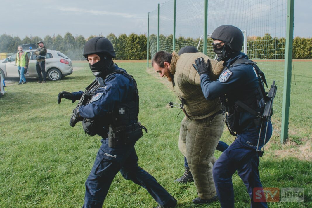 W Głazowie odbijano uczniów z rąk terrorystów. To były udane ćwiczenia