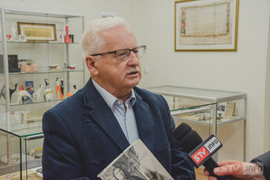 Weekend z kulturą w Opatowie. Seniorzy byli w muzeum i podziemnych lochach