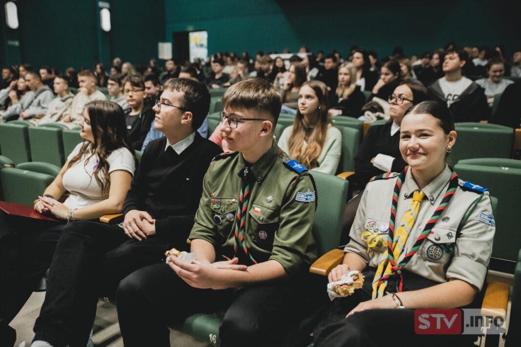Konferencja w Ożarowie. O młodych dla młodych