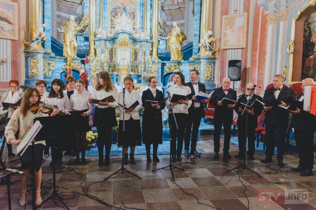 Wyśpiewali pamięć o bohaterach Niepodległej. Piękny koncert w opatowskim Klasztorze