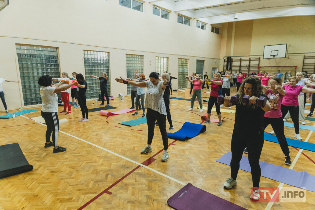 Wyjątkowe zajęcia z Martą Kozieł. Panie ćwiczą z uśmiechem na ustach
