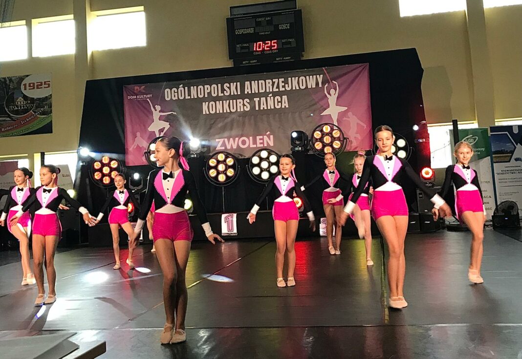 Grupa PARADOX na podium w konkursie tańca w Zwoleniu