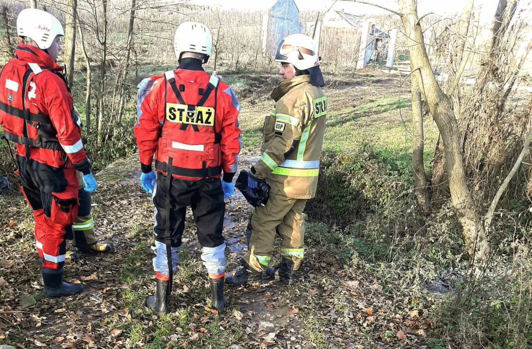 Ciało mężczyzny znaleziono w rowie melioracyjnym w Węgrcach Szlacheckich