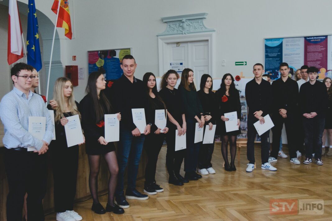 Edukacyjne wojaże po Hiszpanii podsumowane. „Ekonomik” ma się czym chwalić