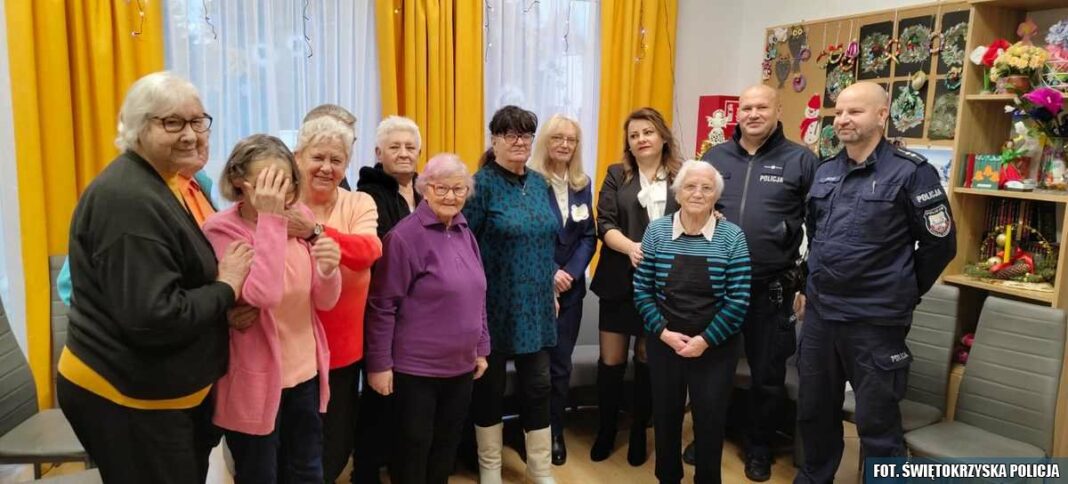 Policjanci z Sandomierza ostrzegali seniorów przed oszustami