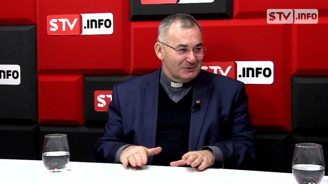 #infoTEMAT. ks. Bogusław Pitucha: Możemy pomagać dzięki wielkim sercom innych ludzi