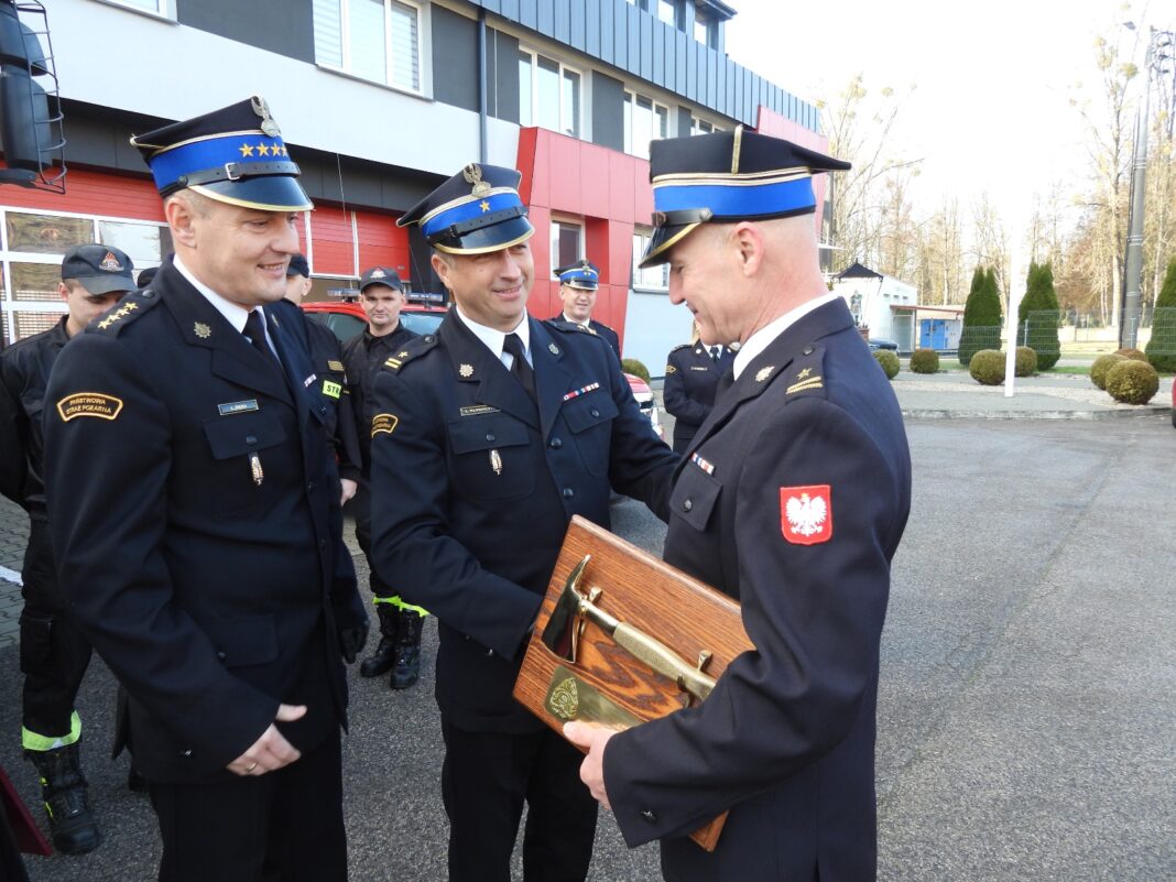 Mł. bryg. Bogusław Zych z sandomierskiej straży przeszedł na zasłużoną emeryturę