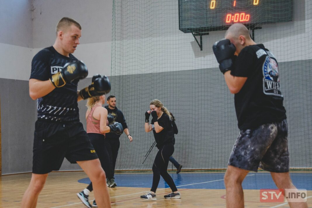 Jubileusz Sekcji Sportów Walki SKS Wisła. Uczą i wspierają potrzebujących pomocy