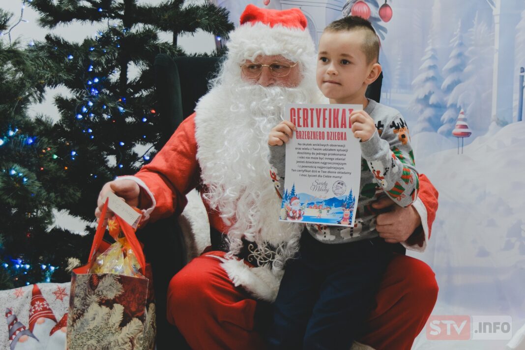 Udane „mikołajki” w Byszowie. Były prezenty, ubieranie choinki i dobra zabawa