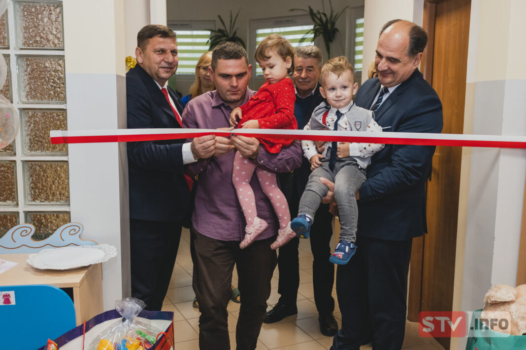 Pierwszy żłobek w gminie Wojciechowice uroczyście otwarty. Maluchy i rodzice są bardzo zadowoleni