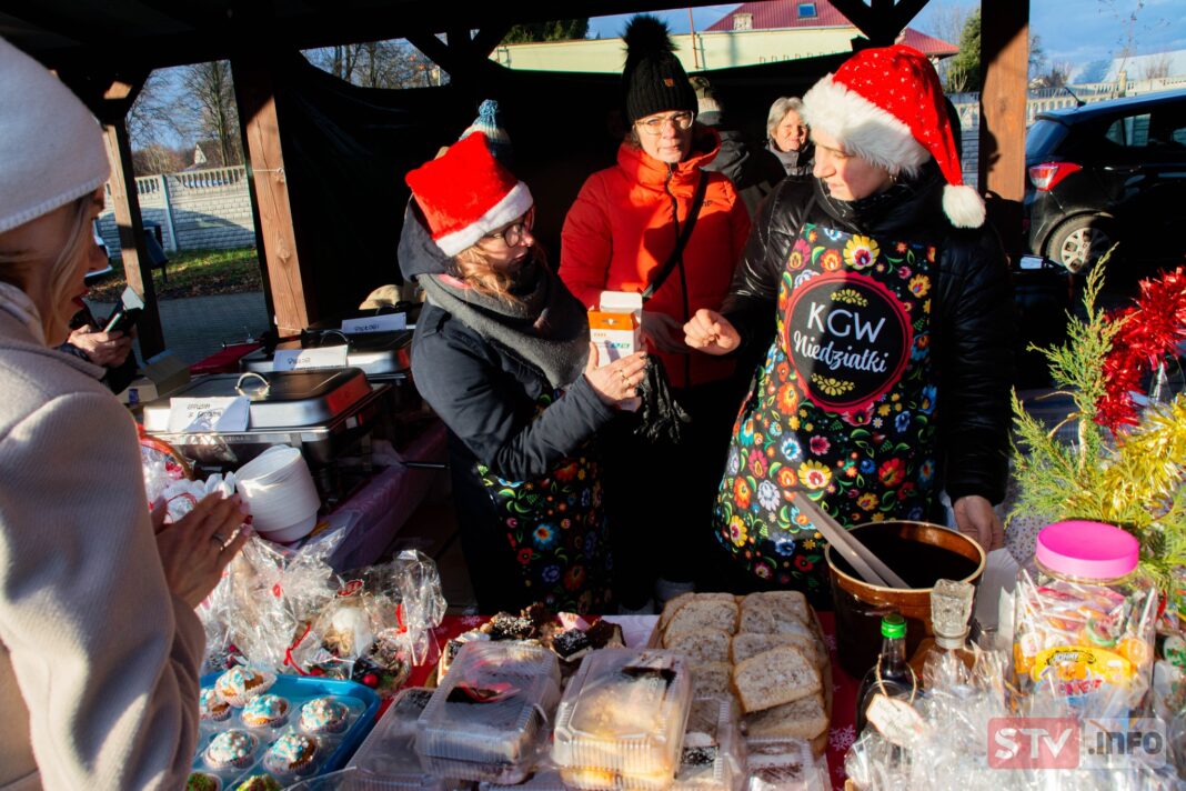 Udany jarmark bożonarodzeniowy w Rytwianach. Królowały pierogi i ciasta