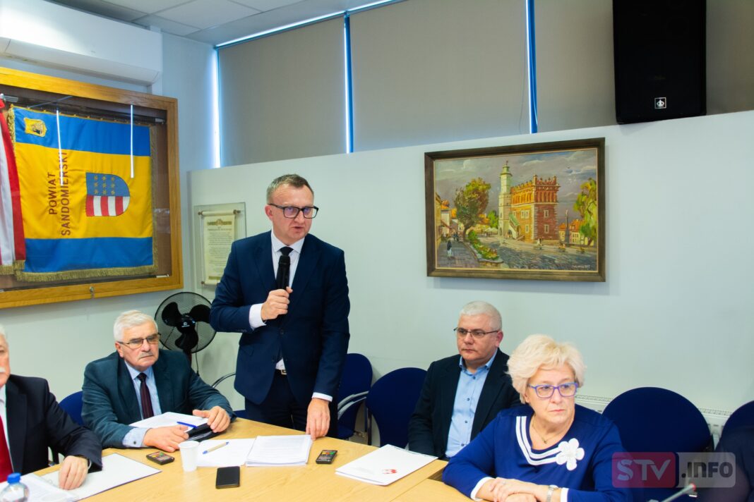 Budżet powiatu sandomierskiego z nadwyżką. Opozycja kibicuje ale się wstrzymała