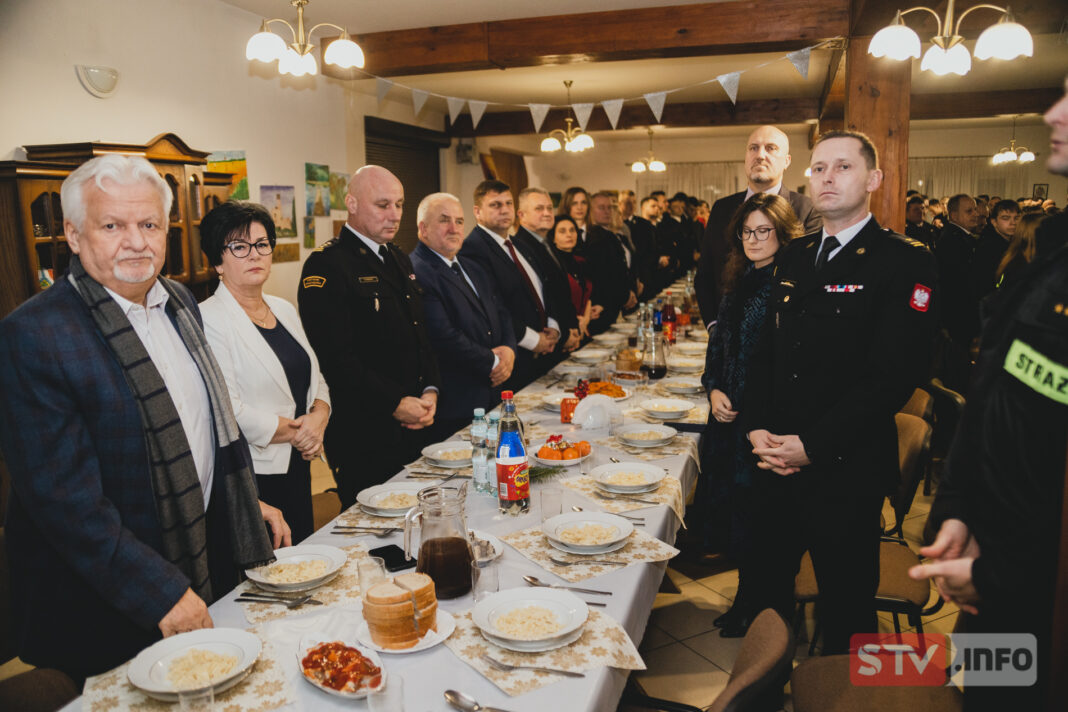 Ponad 200 osób na strażackiej wigilii bogoryjskiego garnizonu OSP. Cudowne spotkanie