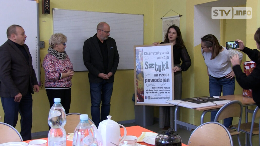 Pomoc z Sandomierza trafiła do Głuchołaz. Przekazane środki pomogą w odbudowie szkoły