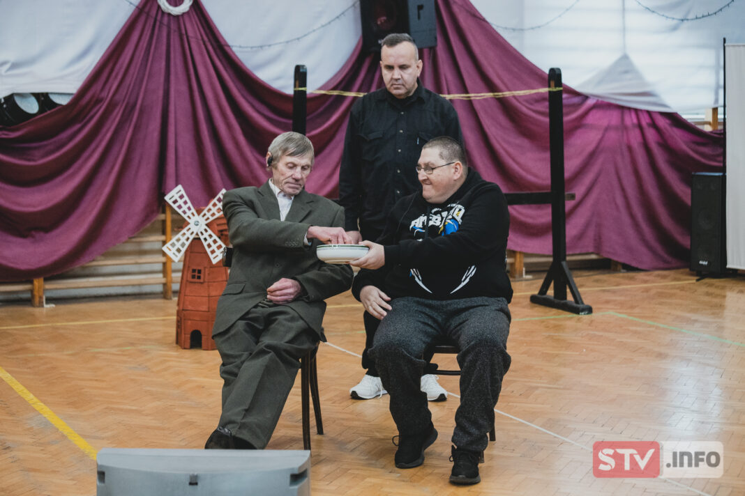 Świetny spektakl w Osieku. Rehabilitacja przez teatr