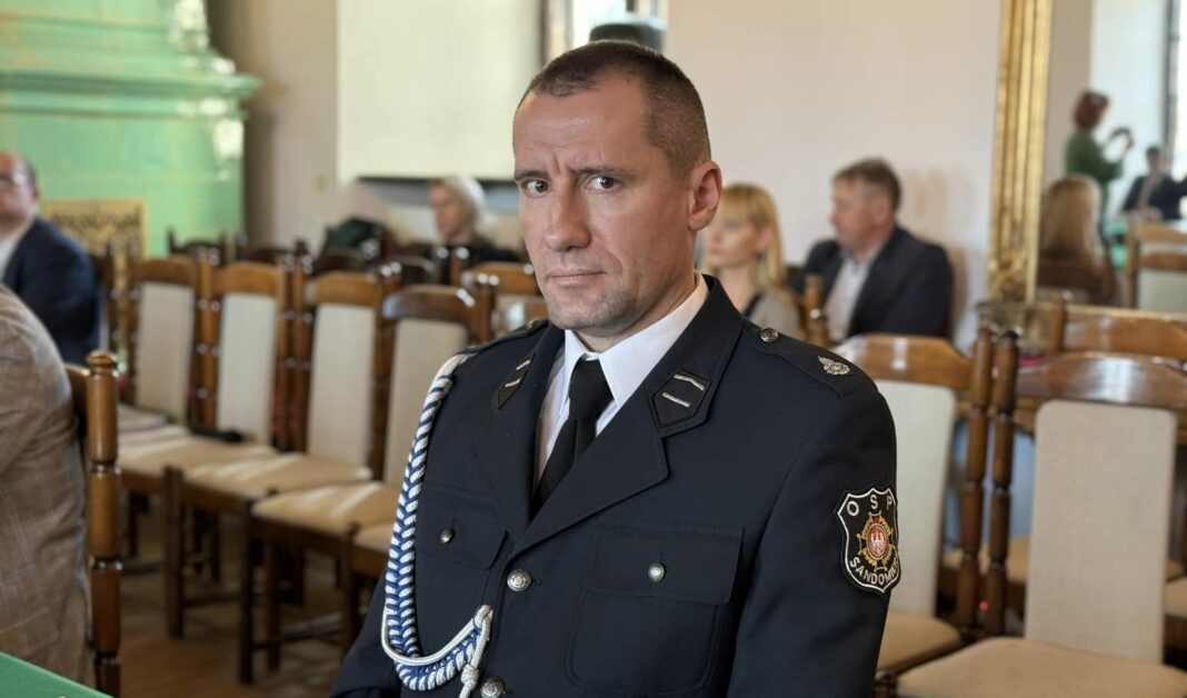 Był kandydatem PiS na burmistrza. Dziś musiał pożegnać się z partyjnym klubem w radzie miasta