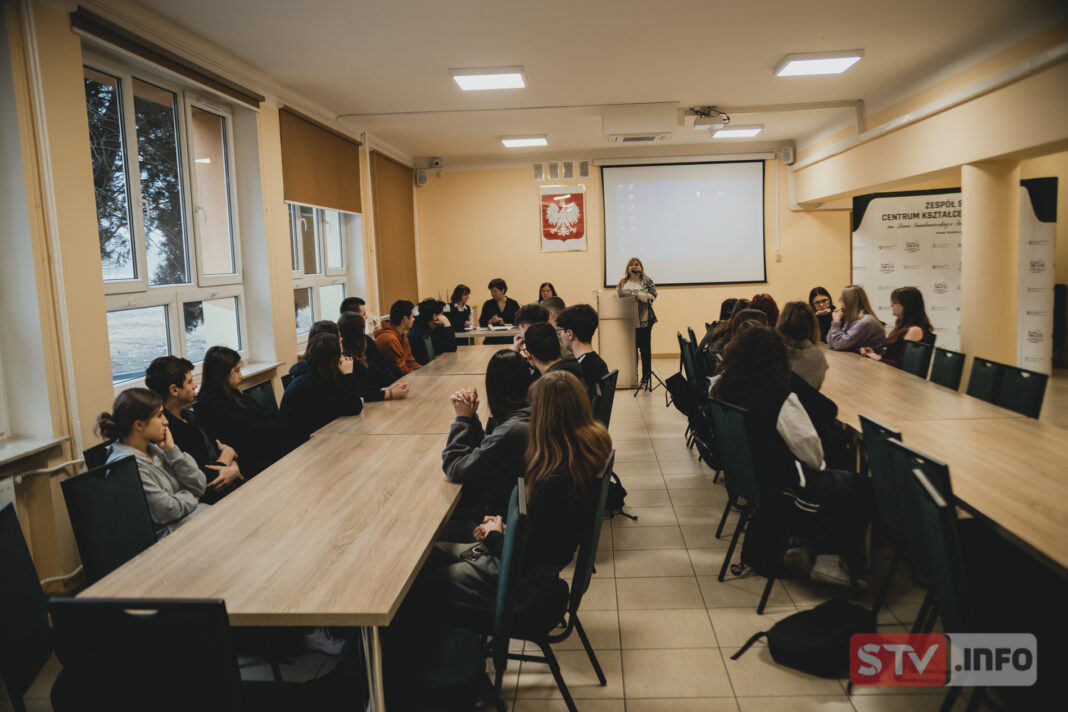 Inna niż zwykle lekcja w sandomierskim „Rolniku”. Za katedrą fachowcy z ARIMR i PIWet