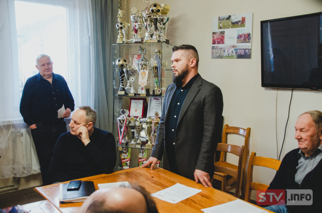 Niespodziewany finał walnego OKS Opatów. 12-osobowy zarząd przetrwał tylko kilkadziesiąt minut