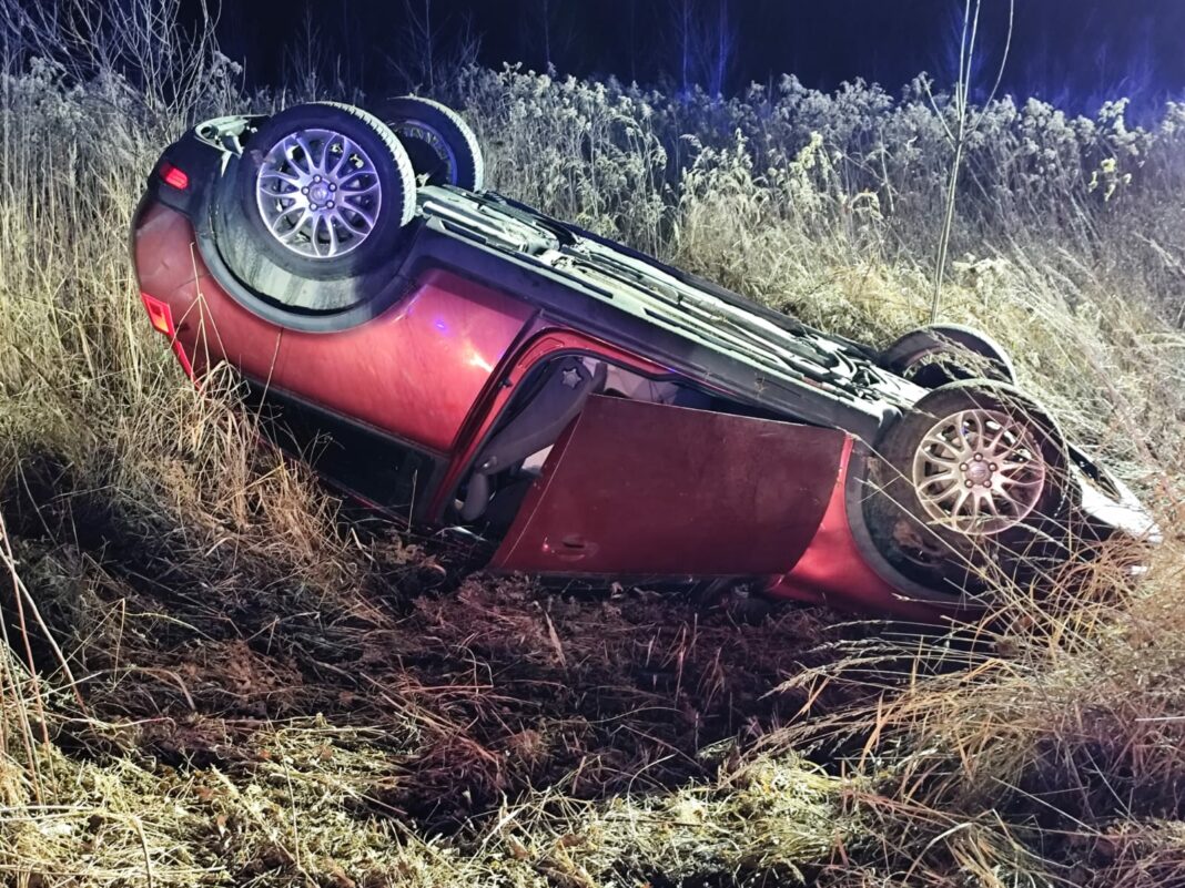 Dachowanie osobówki w Zrębinie