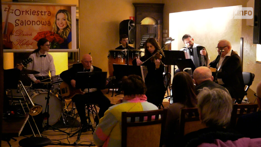 Wspaniały koncert z okazji Dnia Kobiet w Opatowie. Orkiestra salonowa dała czadu