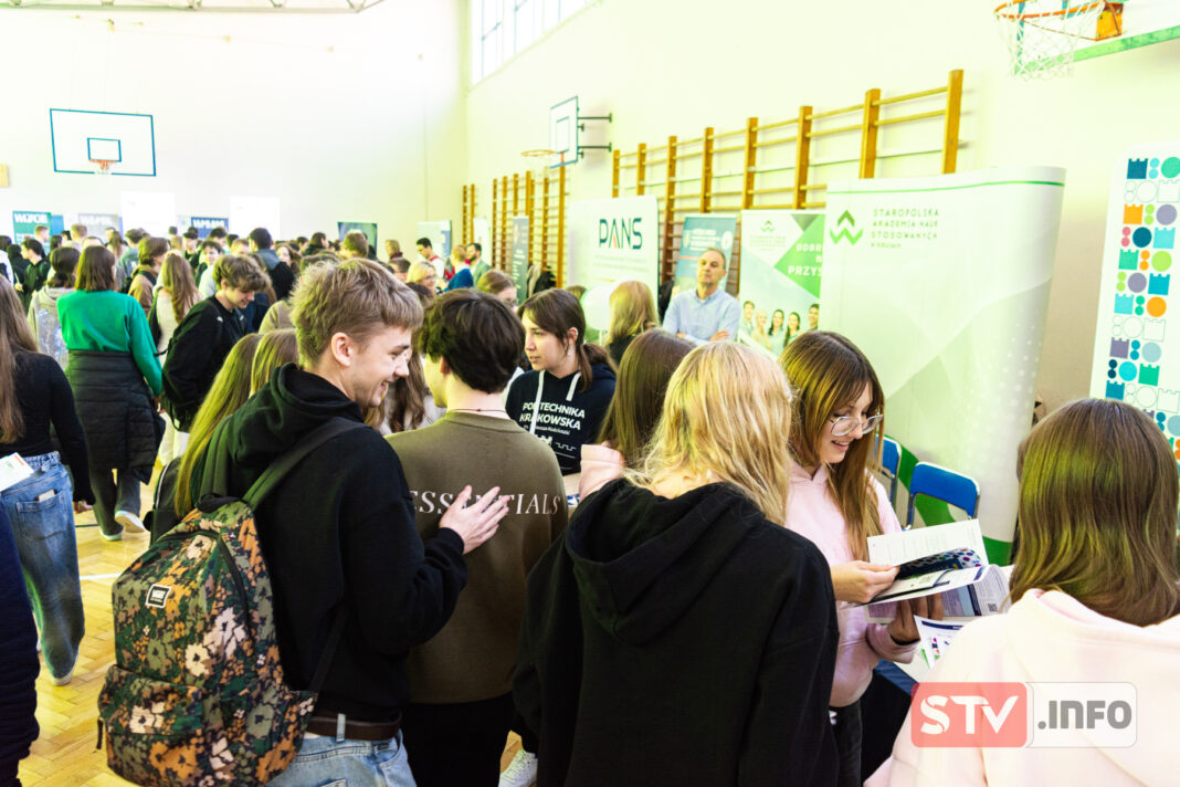 W Sandomierzu uczelnie zachęcały do studiowania. XVI Powiatowe Targi Edukacyjne już za nami