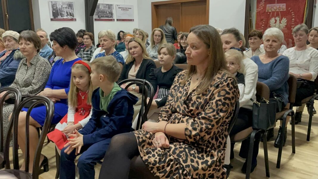 Muzycznie Dzień Kobiet świętowano w Zawichoście. Zabytkowa strażnica pękała w szwach