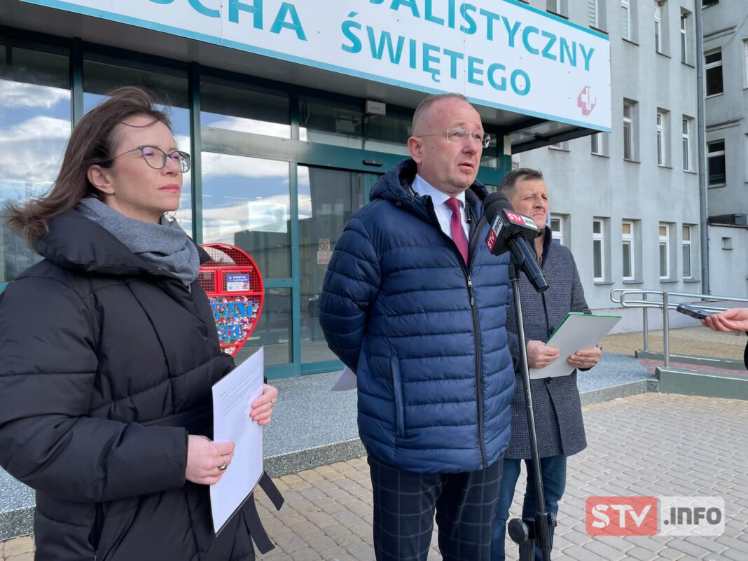 Działacze PiS atakują dyrektora sandomierskiego szpitala. Chodzi o miesięczne wynagrodzenie