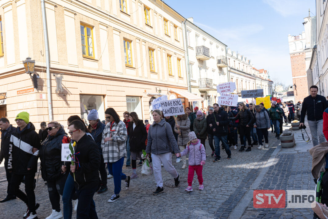 XX Światowego Dnia Osób z Zespołem Downa w Sandomierzu. Wyjątkowy korowód przeszedł przez sandomierską starówkę