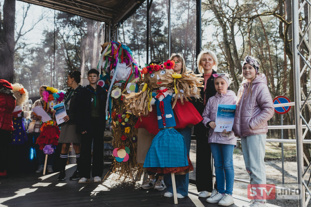 Staszowskie morsy zakończyły sezon. Zbierano pieniądze na leczenie Amelki z Opatowa