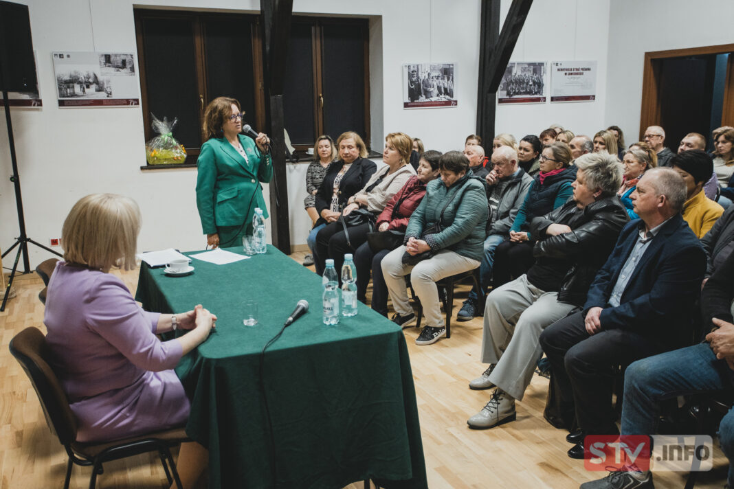 Posłanka Agata Wojtyszek w Zawichoście zachęcała do głosowania na Karola Nawrockiego