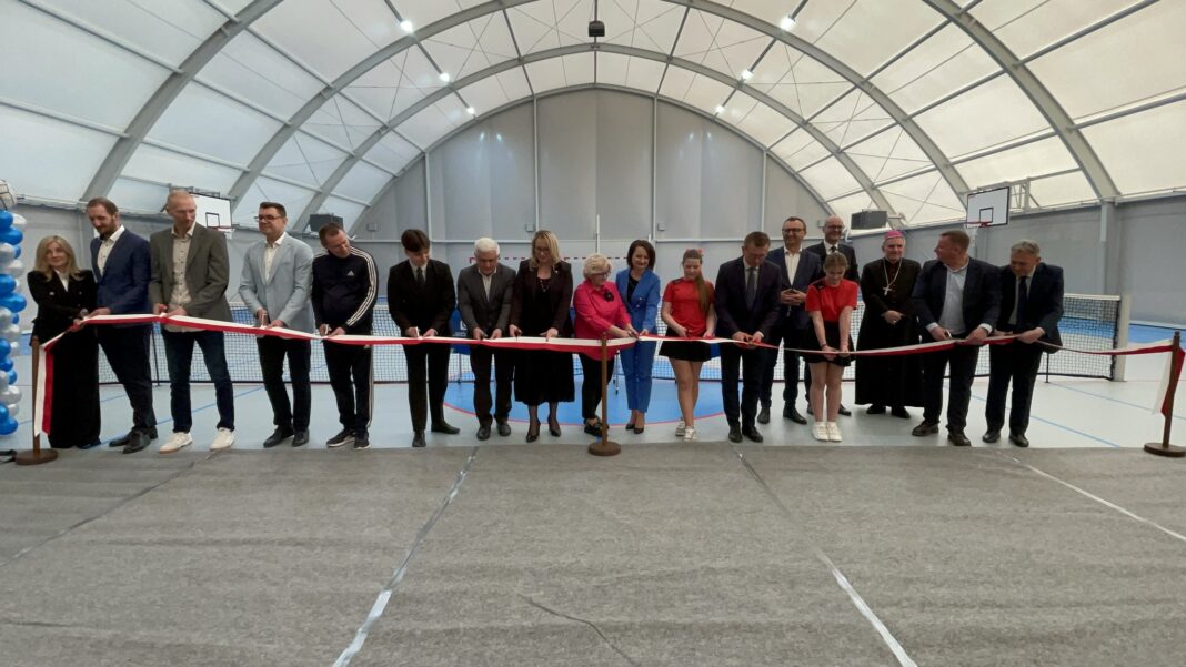 Na taki obiekt czekali ponad 50 lat. Hala sportowa przy sandomierskiej „jedynce” uroczyście otwarta