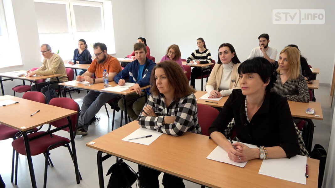 V Sandomierskie Dyktando z Jajem za nami. Językowe zmagania przyciągnęły 55 osób z całej Polski