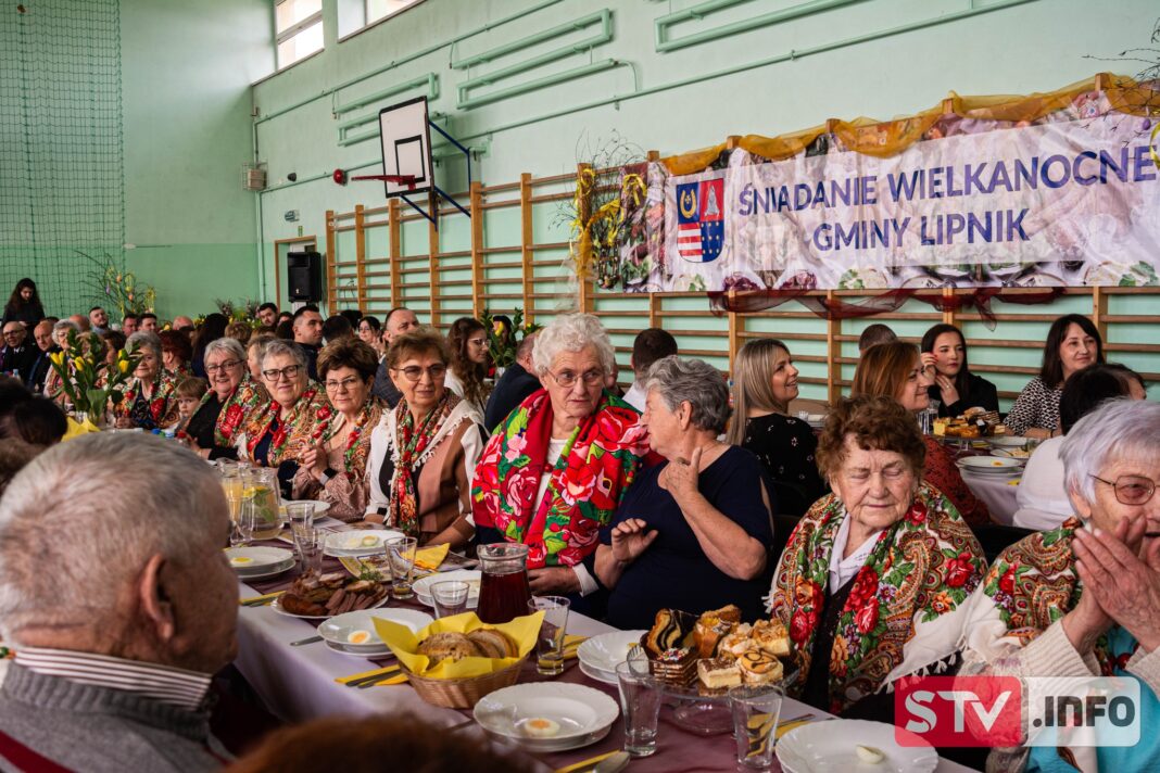 Mieszkańcy gminy Lipnik zasiedli przy wspólnym wielkanocnym stole