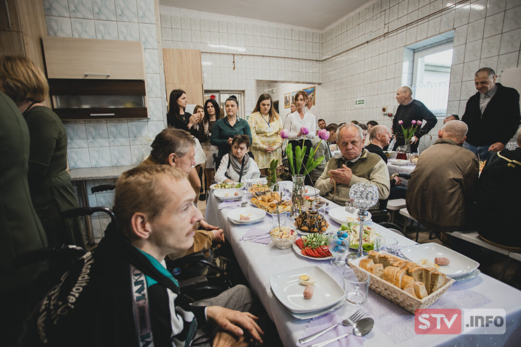 Śniadanie wielkanocne w WTZ Bidziny. Modlitwa, życzenia i cudowna atmosfera