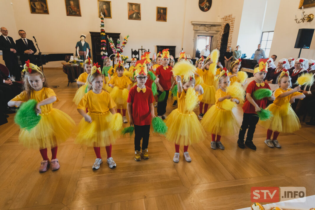 Świąteczne spotkanie u starosty i burmistrza. Były życzenia, pyszne jedzenie i występy artystyczne
