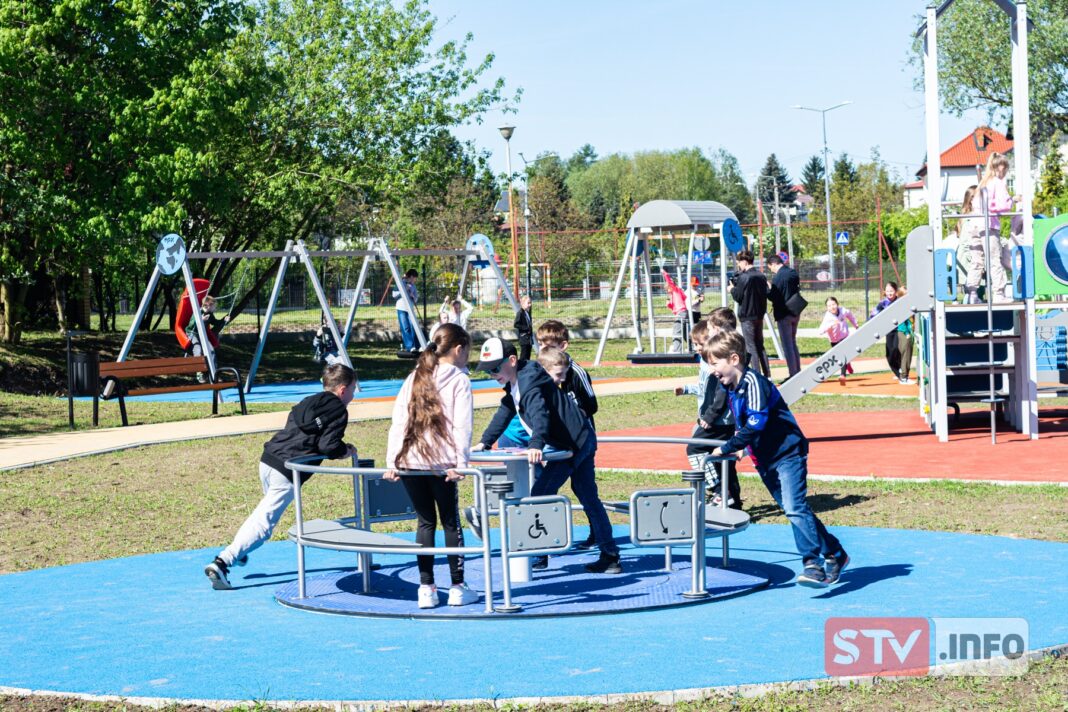 Plac zabaw przy Gołębickiej w Sandomierzu to perełka. W poniedziałek został otwarty