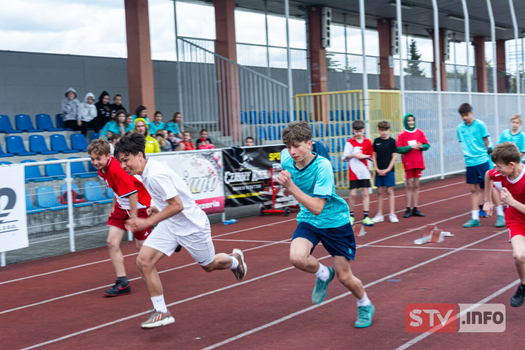 Uczniowie szkół podstawowych rywalizowali w czwórboju lekkoatletycznym. Najlepsza sandomierska „Czwórka”
