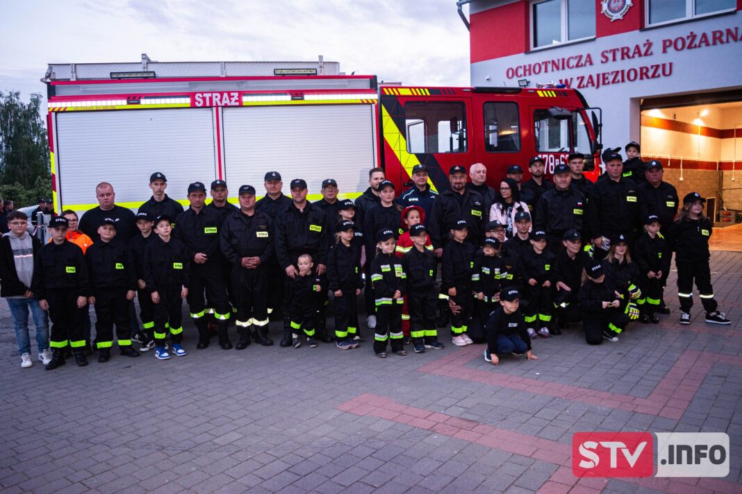 OSP Zajeziorze ma nowy wóz bojowy. Spektakularne powitanie